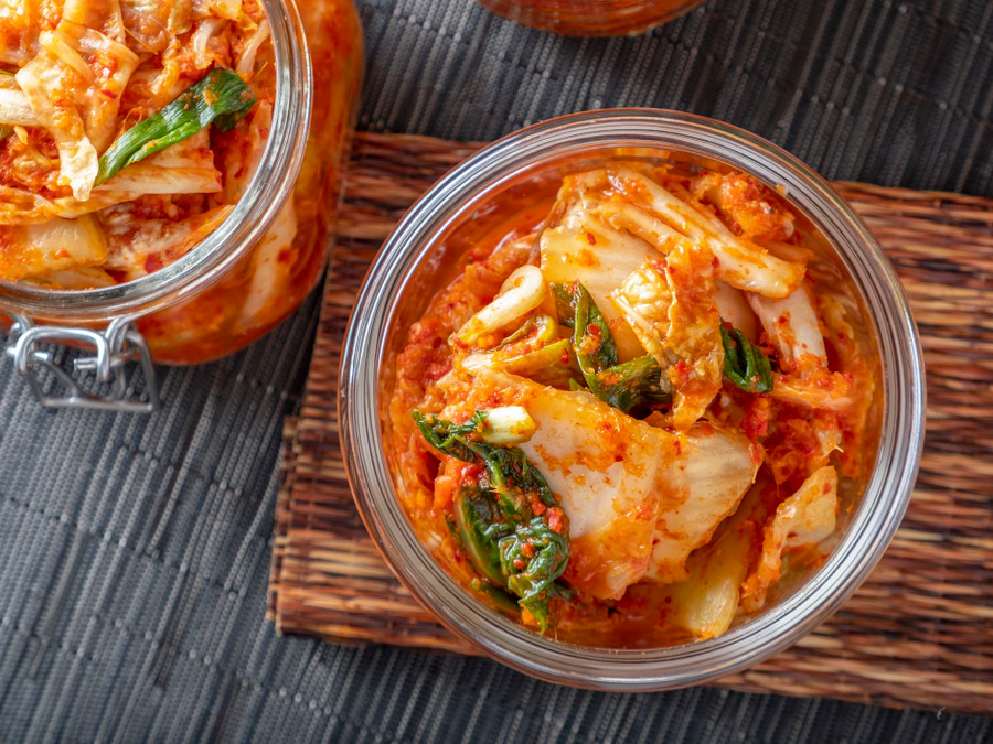 Thực phẩm lên men như sữa chua và kim chi chiếm vị trí đầu tiên, có thể là do lợi ích tăng cường hệ miễn dịch và đường ruột. Ảnh: SHUTTERSTOCK Thực phẩm lên men như sữa chua và kim chi chiếm vị trí đầu tiên, có thể là do lợi ích tăng cường hệ miễn dịch và đường ruột. Ảnh: SHUTTERSTOCK