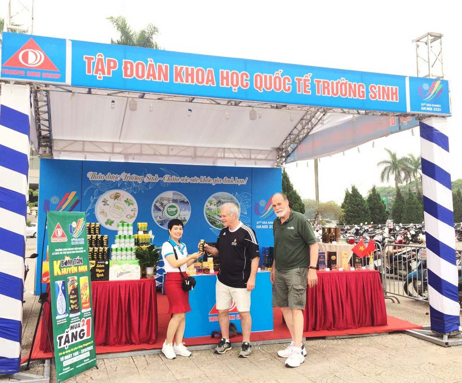 Sản phẩm nước uống thảo dược Trường Sinh rất được ưa chuộng tại SEA Games 31. Ảnh: Khang Nghi