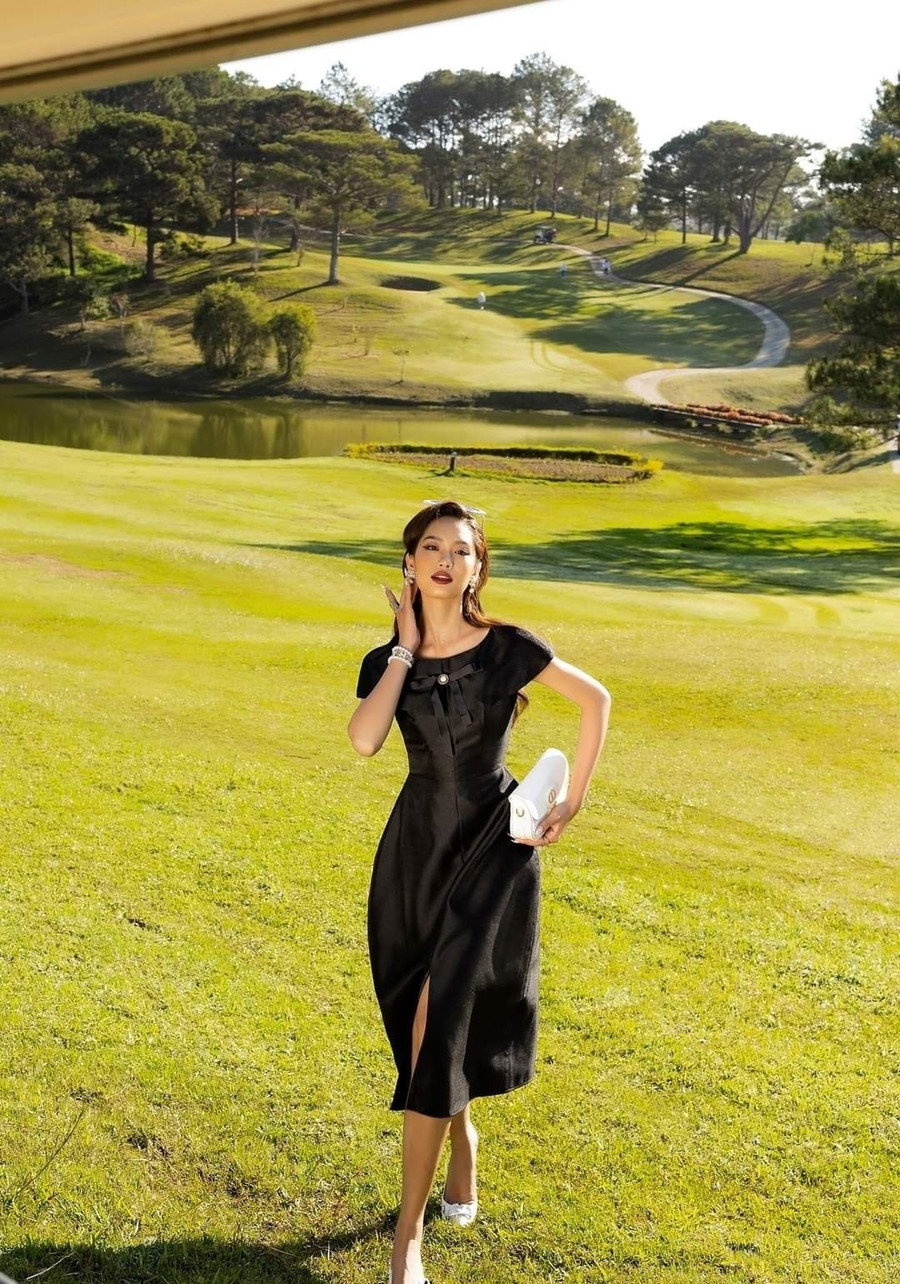 Diện một bộ đầm đen gợi cảm, bạn đã có chìa khóa cho mọi dịp từ những sự kiện quan trọng cho đến những dịp thường ngày đến công sở.