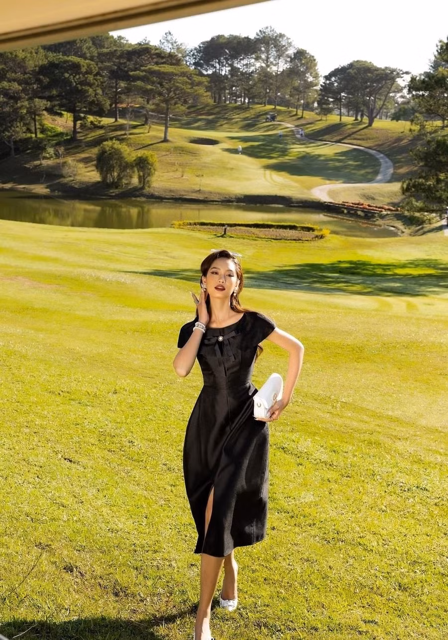 Diện một bộ đầm đen gợi cảm, bạn đã có chìa khóa cho mọi dịp từ những sự kiện quan trọng cho đến những dịp thường ngày đến công sở.