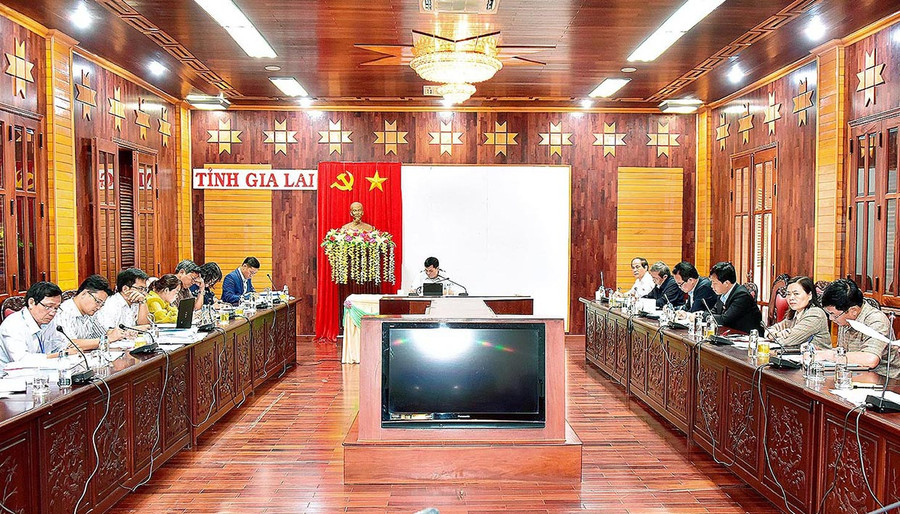 Các đại biểu tập trung thảo luận tại tổ. Ảnh: Đức Thụy Các đại biểu tập trung thảo luận tại tổ. Ảnh: Đức Thụy