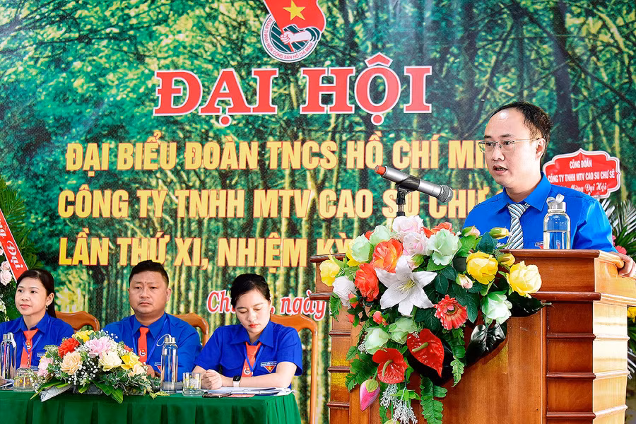 Phó Bí thư Thường trực Tỉnh Đoàn Phan Hồ Giang phát biểu tại Đại hội Đoàn TNCS Hồ Chí Minh Công ty TNHH một thành viên Cao su Chư Sê. Ảnh: Đức Thụy
