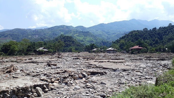 Cảnh bản Lùng hoang tàn sau trận lũ lịch sử. Cảnh bản Lùng hoang tàn sau trận lũ lịch sử.