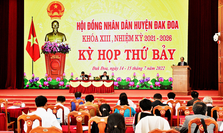 Quang cảnh kỳ họp thứ 7 HĐND huyện Đak Đoa. Ảnh: Đinh Yến Phó Bí thư Tỉnh ủy, Chủ tịch UBND tỉnh Gia Lai Võ Ngọc Thành phát biểu chỉ đạo tại kỳ họ thứ 7 HĐND huyện Đak Đoa. Ảnh: Đinh Yến