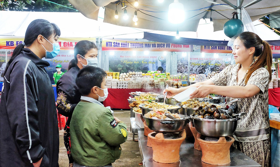 Ngày hội ẩm thực là cơ hội trải nghiệm nhiều món ngon được chế biến đa dạng. Ảnh: Hoàng Ngọc Ngày hội ẩm thực là cơ hội trải nghiệm nhiều món ngon được chế biến đa dạng. Ảnh: Hoàng Ngọc