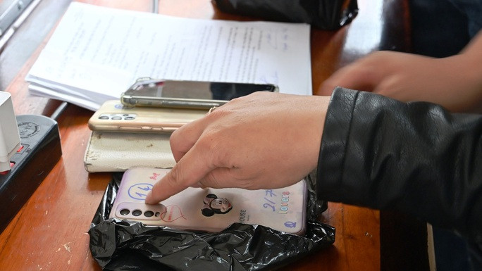 Tang vật là hàng chục chiếc điện thoại Tang vật là hàng chục chiếc điện thoại