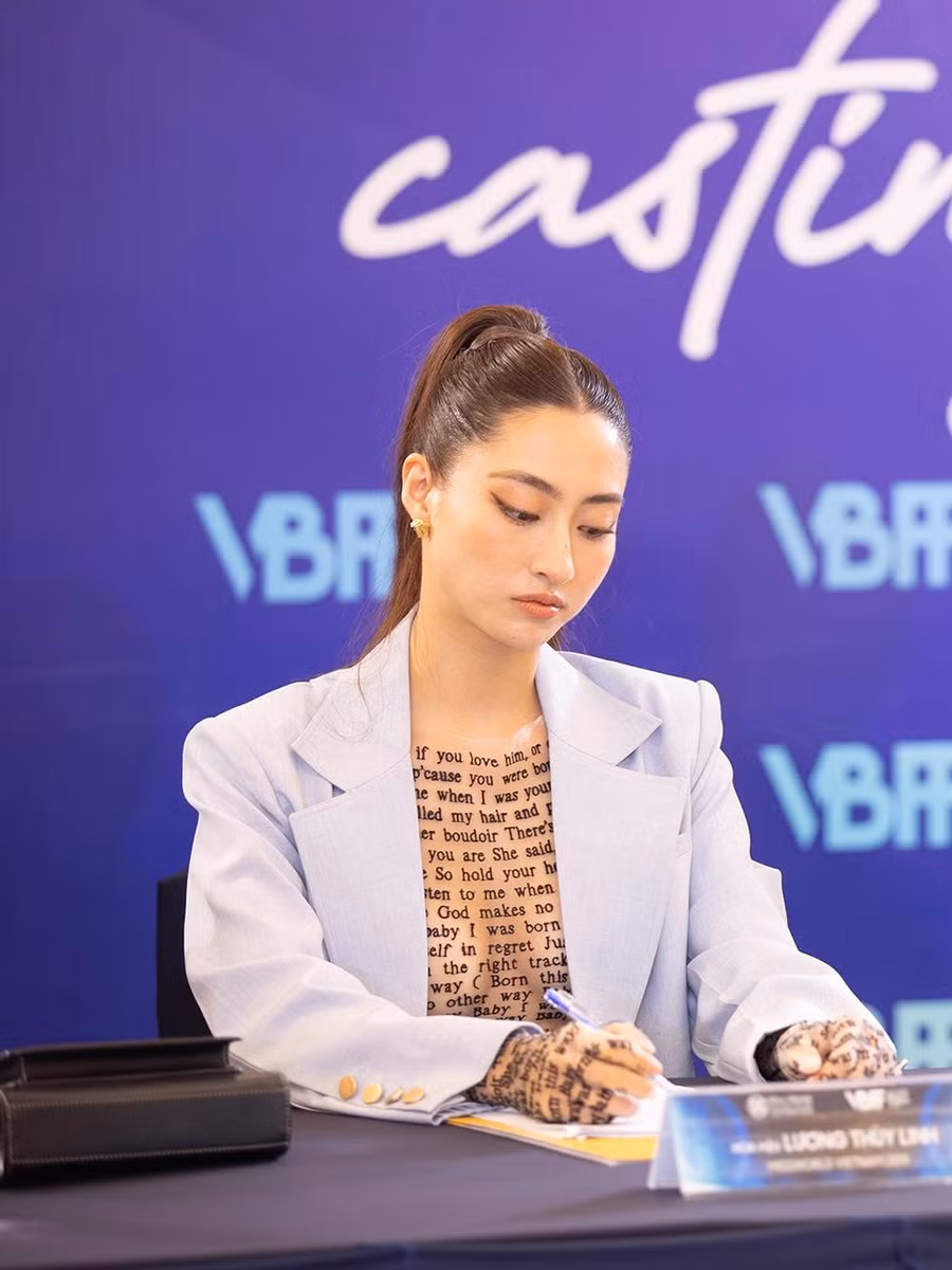 Sau 3 năm đăng quang, phong cách thời trang của người đẹp Cao Bằng được đánh giá là ngày càng 'thăng hạng'.