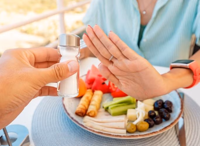 Ngò tây có hương vị thơm ngon một cách tự nhiên, và thêm nó và các món ăn có thể giúp tăng hương vị cho bữa ăn mà không cần thêm quá nhiều muối. Ảnh: Shutterstock