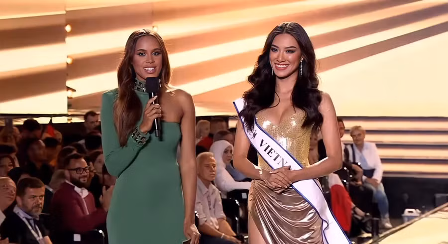  Người đẹp Việt vỡ òa khi ghi tên mình vào Top 12 và tự tin bày tỏ quan điểm bằng tiếng Anh. Ảnh: Fanpage Miss Supranational Vietnam