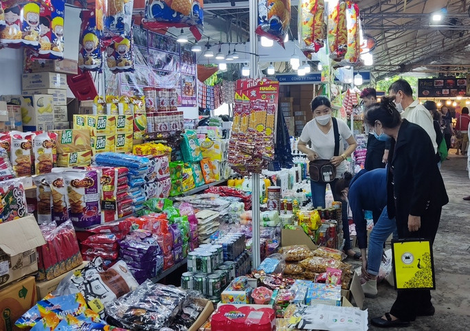 Thái Lan đang xuất siêu sang Việt Nam.  Leg: Thái Lan đang xuất siêu sang Việt Nam.