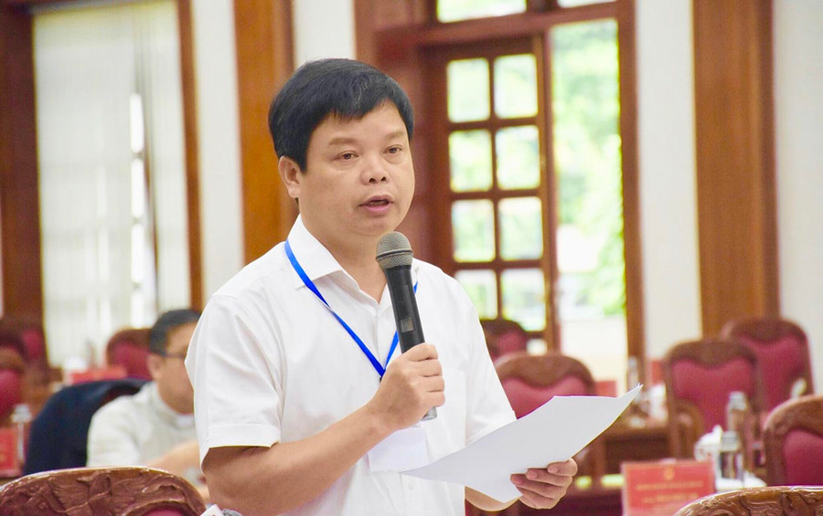 Giám đốc Sở Kế hoạch và Đầu tư Nguyễn Hữu Quế phát biểu ý kiến liên quan đến công tác thu hút đầu tư. Ảnh: Trần Dung Ông Nguyễn Hữu Quế-Giám đốc Sở Kế hoạch-Đầu tư bàn về công tác thu hút đầu tư. Ảnh: Trần Dung