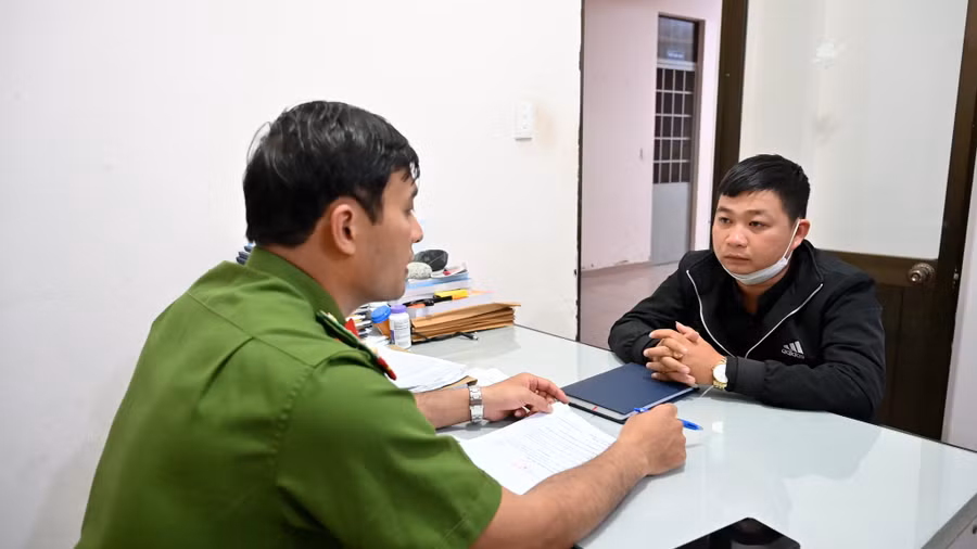 Nguyễn Văn Vinh, làm tiếp thị cho cửa hàng Quỳnh My bị Công an triệu tập làm việc. Ảnh: Lê Tiến