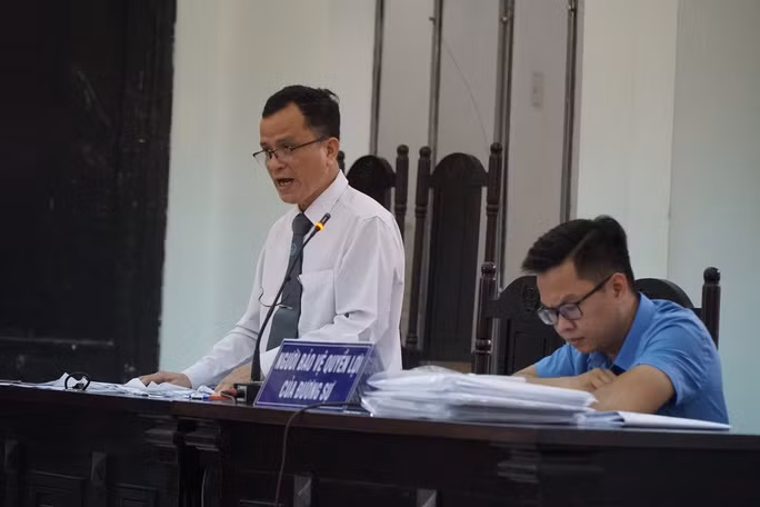 Ông Nguyễn Văn Độ đã nhờ luật sư bảo vệ quyền lợi và yêu cầu UBND TP Nha Trang phải thụ lý đơn khiếu nại theo quy định pháp luật