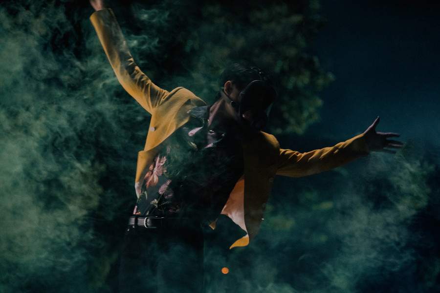 MV của Jack đạt Top 1 thịnh hành trên YouTube dù bị nhận xét là không quá xuất sắc. Ảnh: NVCC