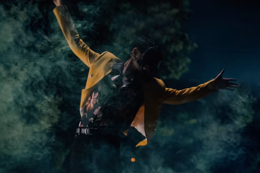 MV của Jack đạt Top 1 thịnh hành trên YouTube dù bị nhận xét là không quá xuất sắc. Ảnh: NVCC