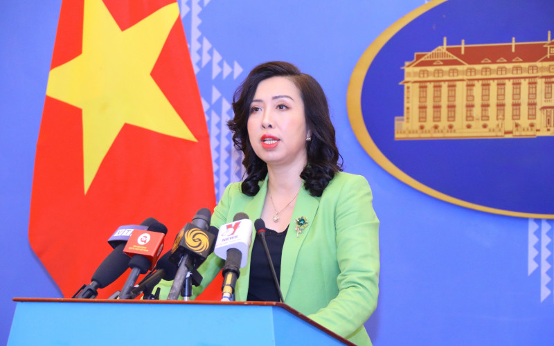  Người phát ngôn Bộ Ngoại giao Lê Thị Thu Hằng trả lời câu hỏi của phóng viên các cơ quan thông tấn, báo chí trong nước và quốc tế. (Ảnh: TTXVN)
