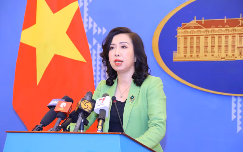  Người phát ngôn Bộ Ngoại giao Lê Thị Thu Hằng trả lời câu hỏi của phóng viên các cơ quan thông tấn, báo chí trong nước và quốc tế. (Ảnh: TTXVN)