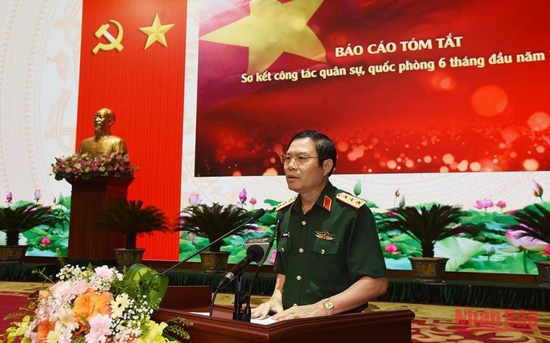 Thượng tướng Nguyễn Tân Cương, Tổng Tham mưu trưởng Quân đội nhân dân Việt Nam, Thứ trưởng Quốc phòng phát biểu tại Hội nghị. (Ảnh: TRẦN HẢI) Thượng tướng Nguyễn Tân Cương, Tổng Tham mưu trưởng Quân đội nhân dân Việt Nam, Thứ trưởng Quốc phòng phát biểu tại Hội nghị. (Ảnh: TRẦN HẢI)