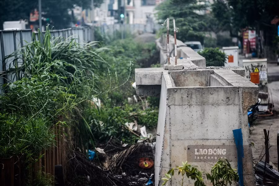 Hình ảnh đường Âu Cơ, 3,7km cải tạo 3 năm chưa xong- một trong những dự án dân sinh cấp bách chờ tân Chủ tịch. Ảnh: Nguyễn Long