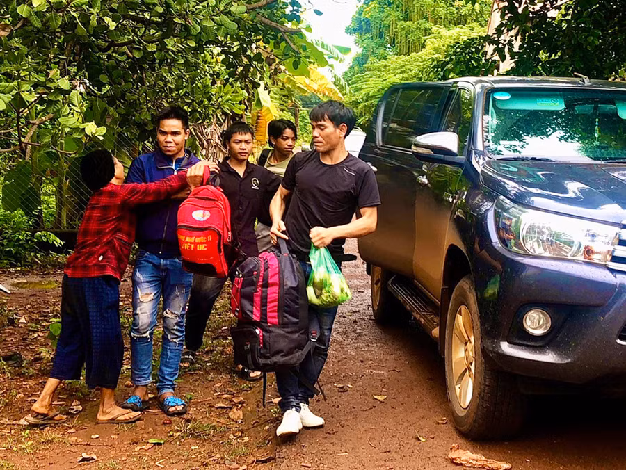 Các nạn nhân cuối cùng ở xã Ia O (huyện Ia Grai) đã trở về nhà an toàn. Ảnh: Hoành Sơn