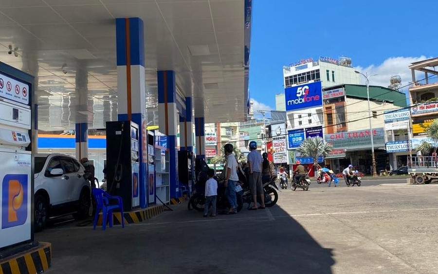 Từ ngày 11-7, giá xăng bớt 1.000 đồng thuế môi trường 