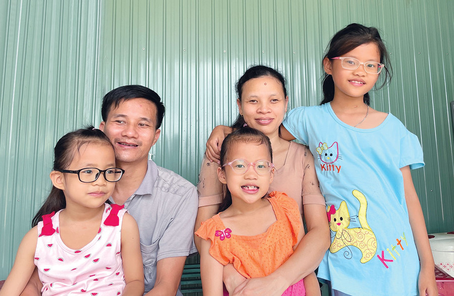  Gia đình nhỏ hạnh phúc của anh chị Nguyễn Văn Trình-Đoàn Thị Điệp (286 Lê Duẩn, TP. Pleiku). Ảnh: Phương Duyên