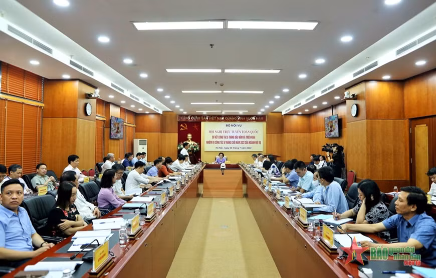 Quang cảnh Hội nghị trực tuyến toàn quốc sơ kết công tác 6 tháng đầu năm, triển khai nhiệm vụ công tác 6 tháng cuối năm 2022 của ngành nội vụ. Ảnh nguồn QĐND Quang cảnh Hội nghị trực tuyến toàn quốc sơ kết công tác 6 tháng đầu năm, triển khai nhiệm vụ công tác 6 tháng cuối năm 2022 của ngành nội vụ.