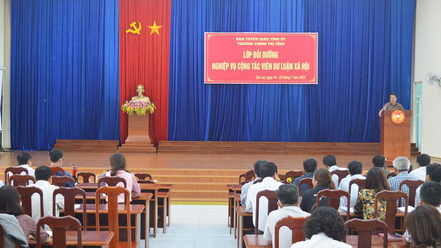 Ban Tuyên giáo Tỉnh ủy phối hợp với Trường Chính trị tỉnh tổ chức lớp bồi dưỡng nghiệp vụ cộng tác viên dư luận xã hội năm 2022. Ảnh: Anh Huy