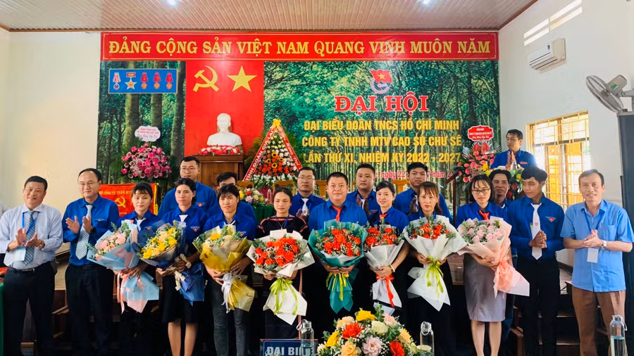 Ban Chấp hành Đoàn TNCS Hồ Chí Minh Công ty TNHH một thành viên Cao su Chư Sê khóa XI ra mắt. Ảnh: Minh Nhật