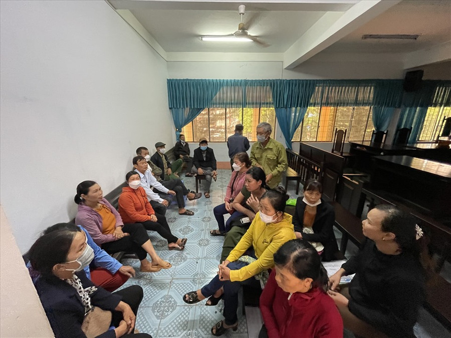  Người dân đến tham dự phiên tòa. Ảnh: Bảo Trung