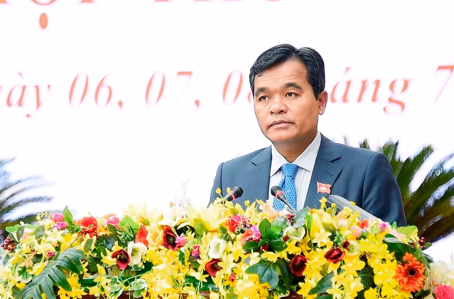 Bí thư Tỉnh ủy, Chủ tịch HĐND tỉnh Hồ Văn Niên phát biểu khai mạc kỳ họp thứ 6. Ảnh: Đức Thụy