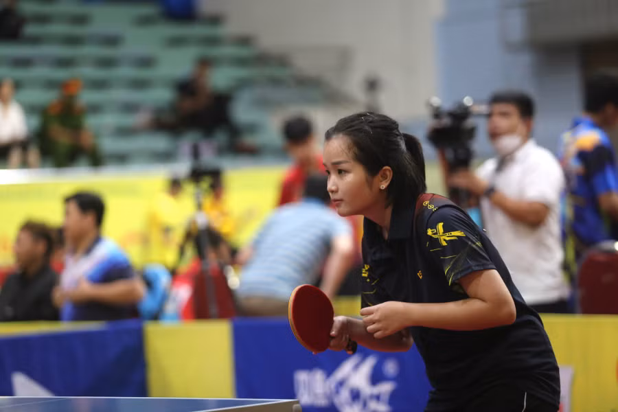  Tay vợt Võ Kim Thắm của Tây Ninh cũng gây ấn tượng bởi vẻ đẹp nhẹ nhàng.