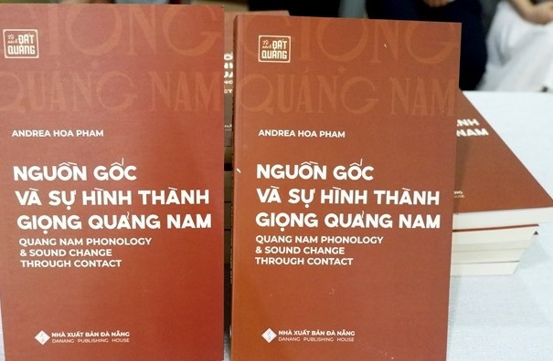Cuốn sách “Nguồn gốc và sự hình thành giọng Quảng Nam”. Ảnh nguồn LĐO Cuốn sách “Nguồn gốc và sự hình thành giọng Quảng Nam”. Ảnh nguồn LĐO