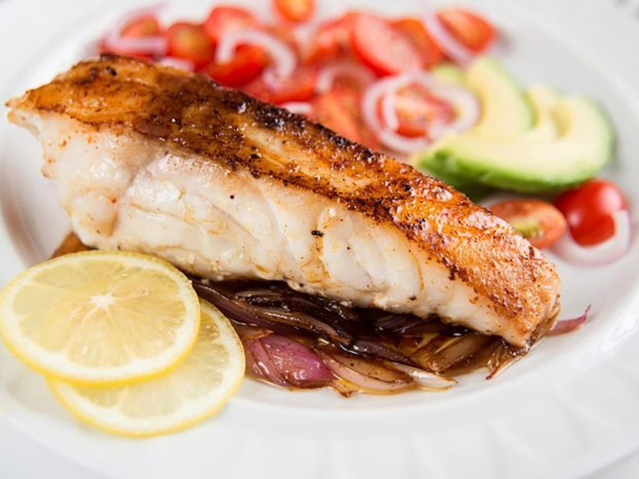 Bệnh nhân tiểu đường nên thêm nhiều cá béo vào chế độ ăn của mình. Ảnh: SHUTTERSTOCK