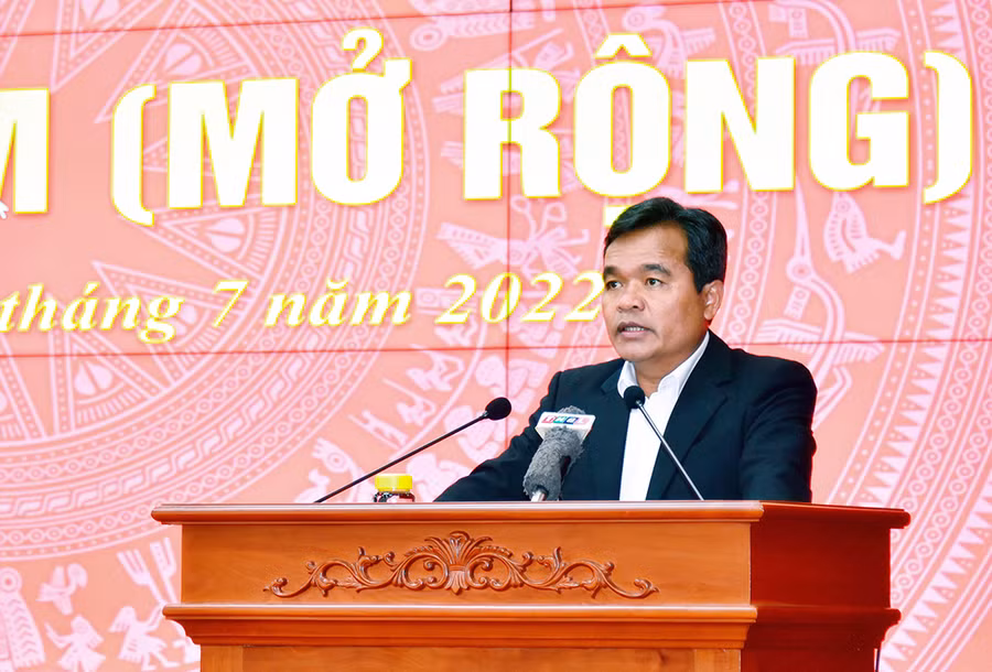 Bí thư Tỉnh ủy Hồ Văn Niên phát biểu chỉ đạo tại hội nghị. Ảnh: Đức Thụy