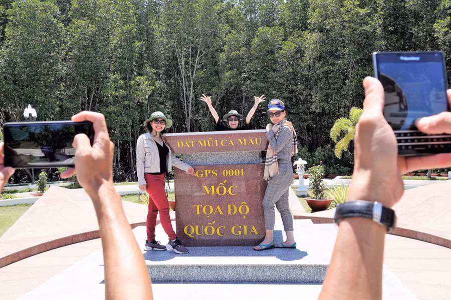 Mốc tọa độ quốc gia GPS 0001 đặt tại Đất Mũi Cà Mau. Ảnh: Mai THanh Hải