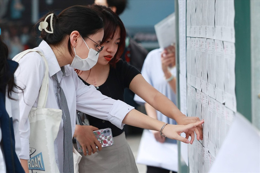 Thí sinh dự thi tốt nghiệp THPT năm 2022 tại Hà Nội. Ảnh: Hải Nguyễn