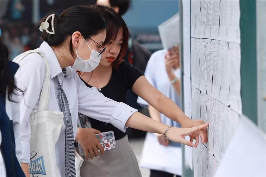 Thí sinh dự thi tốt nghiệp THPT năm 2022 tại Hà Nội. Ảnh: Hải Nguyễn