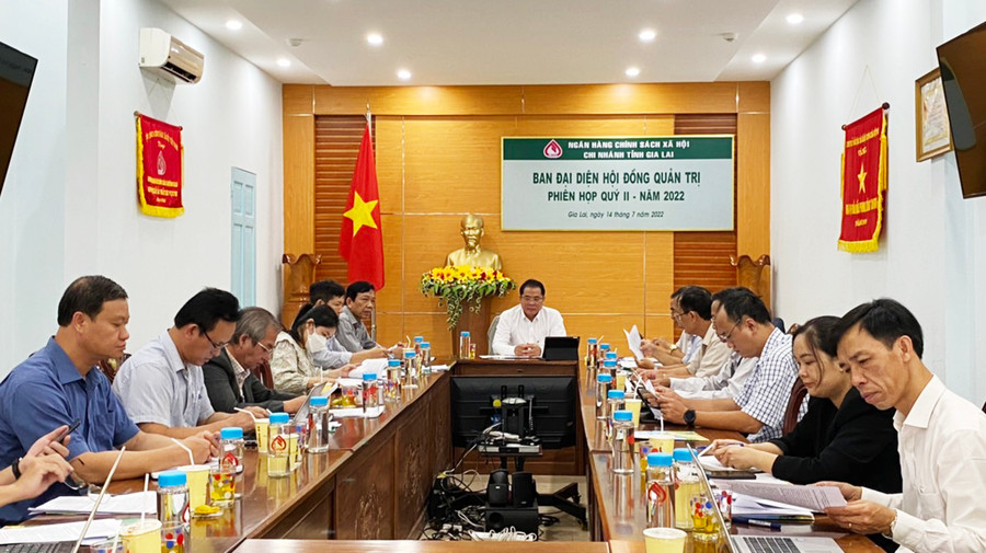 Phó Chủ tịch UBND tỉnh Hồ Phước Thành chủ trì phiên họp Ban Đại diện HĐQT NHCSXH tỉnh quý II năm 2022. Ảnh: Sơn Ca