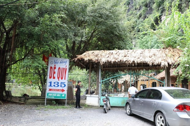 Cơ sở kinh doanh nơi có phòng nghỉ trong hang núi. Ảnh: Đức Phương/TTXVN