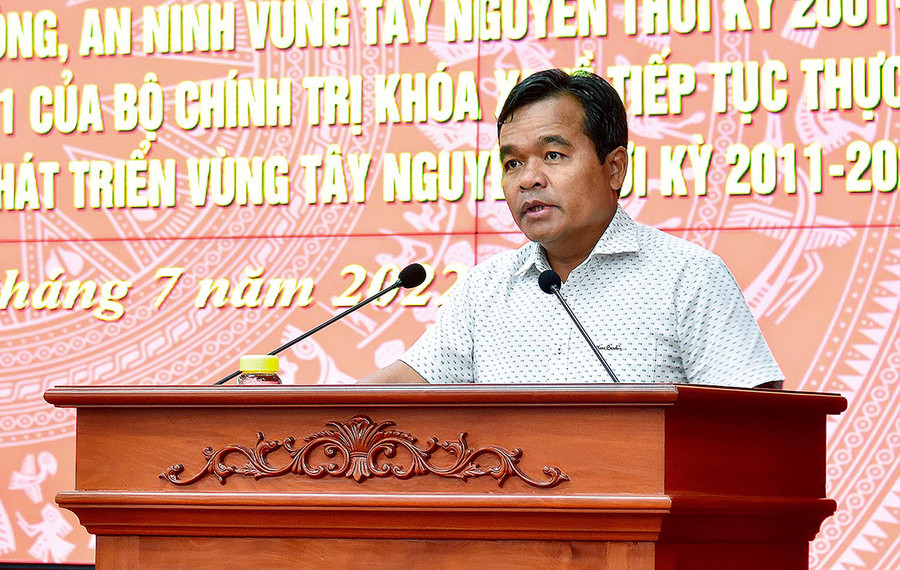 Ủy viên Ban Chấp hành Trung ương Đảng, Bí thư Tỉnh ủy, Chủ tịch HĐND tỉnh Hồ Văn Niên phát biểu tại hội nghị. Ảnh: Đức Thụy Bí thư Tỉnh ủy, Chủ tịch HĐND tỉnh Hồ Văn Niên phát biểu khai mạc hội nghị. Ảnh: Đức Thụy