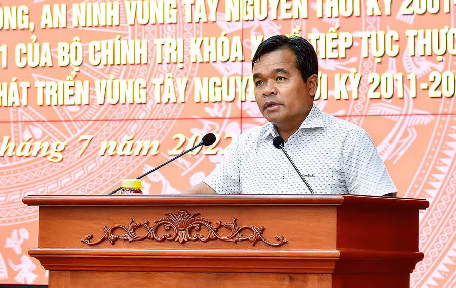 Bí thư Tỉnh ủy, Chủ tịch HĐND tỉnh Hồ Văn Niên phát biểu khai mạc hội nghị. Ảnh: Đức Thụy