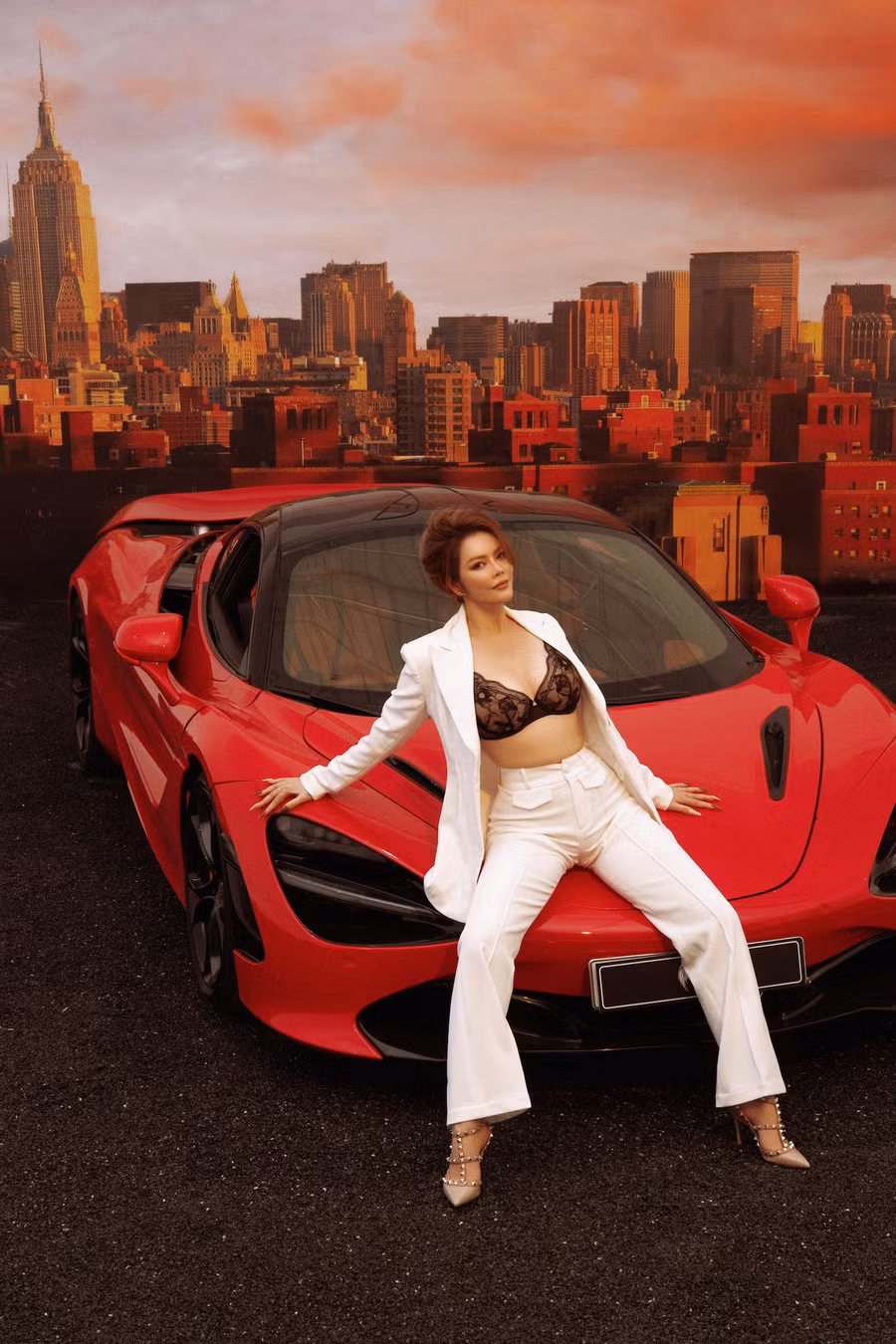 Nhiều người nhận xét cô ngày càng thăng hạng nhan sắc sau nhiều năm làm nghệ thuật. Ảnh: Milor Trần