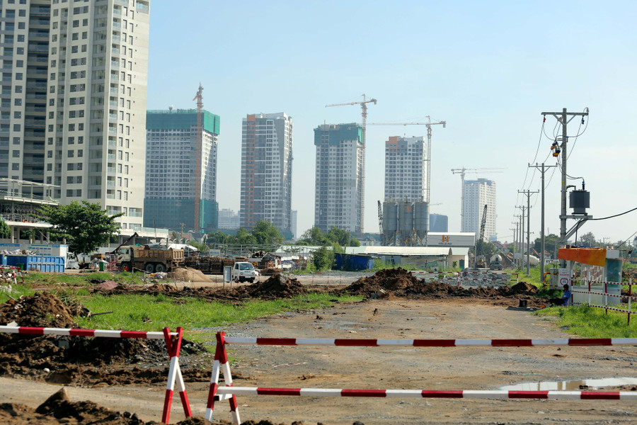 Nếu không sớm tháo gỡ các bất cập, chúng ta sẽ bỏ lỡ cơ hội phục hồi của thị trường BĐS và nền kinh tế nói chung. Ảnh: Ngọc Dương Nếu không sớm tháo gỡ các bất cập, chúng ta sẽ bỏ lỡ cơ hội phục hồi của thị trường BĐS và nền kinh tế nói chung. Ảnh: Ngọc Dương