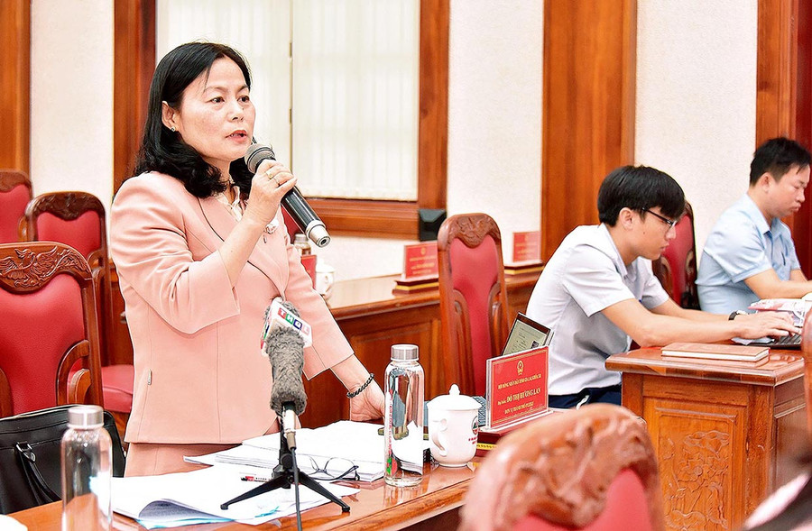 Đại biểu Đỗ Thị Hương Lan-Phó Trưởng ban Dân tộc HĐND tỉnh băn khoăn về tỷ lệ học sinh người dân tộc thiểu số nghỉ học. Ảnh: Đức Thụy Đại biểu Đỗ Thị Hương Lan-Phó Trưởng ban Dân tộc HĐND tỉnh băn khoăn về tỷ lệ học sinh người dân tộc thiểu số nghỉ học. Ảnh: Đức Thụy