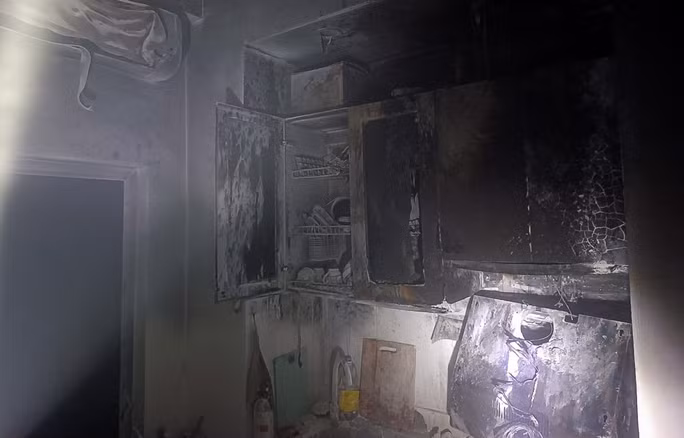  Khu vực bếp của căn phòng 301 thuộc nhà số 433 Xuân Đỉnh là khu vực xảy ra đám cháy.