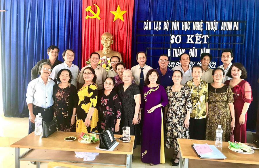 Câu lạc bộ Văn học nghệ thuật thị xã Ayun Pa là ngôi nhà chung, khơi dậy tình yêu văn chương, nghệ thuật của văn nghệ sĩ. Ảnh: Vũ Chi