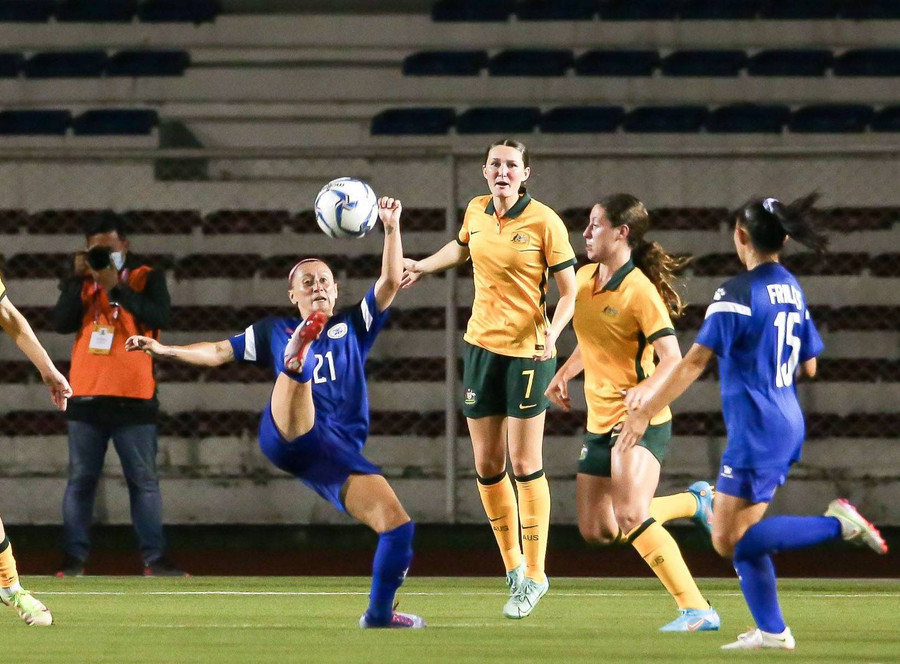 Tuyển nữ Philippines (áo xanh) gây sốc khi đánh bại Úc ở giải Đông Nam Á 2022. Ảnh: Inquiret Tuyển nữ Philippines (áo xanh) gây sốc khi đánh bại Úc ở giải Đông Nam Á 2022. Ảnh: Inquiret