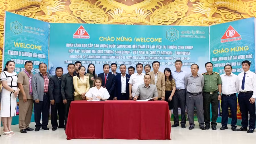 Trường Sinh Group ký kết biên bản ghi nhớ giao thương với Công ty Rothkiri (Vương quốc Campuchia). Ảnh: Khang Nghi