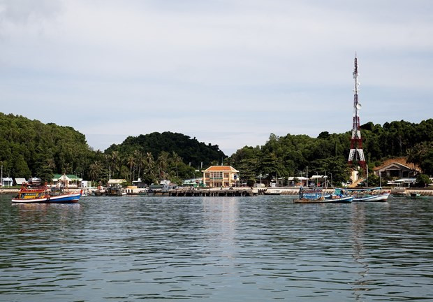 Trung tâm xã đảo Tiên Hải, thành phố Hà Tiên (Kiên Giang). (Ảnh: Hồng Đạt/TTXVN)  Trung tâm xã đảo Tiên Hải, thành phố Hà Tiên (Kiên Giang). (Ảnh: Hồng Đạt/TTXVN)
